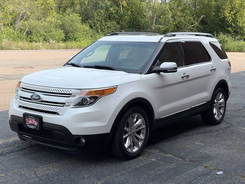 Used 2015 Ford Explorer Limited w/ Equipment Group 301A AWD/4WD image 3