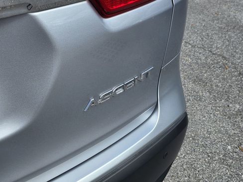 Used 2024 Subaru Ascent Premium w/ Convenience Package image 8