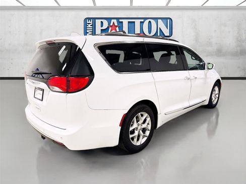 Used 2018 Chrysler Pacifica Touring-L w/ Tire & Wheel Group image 7