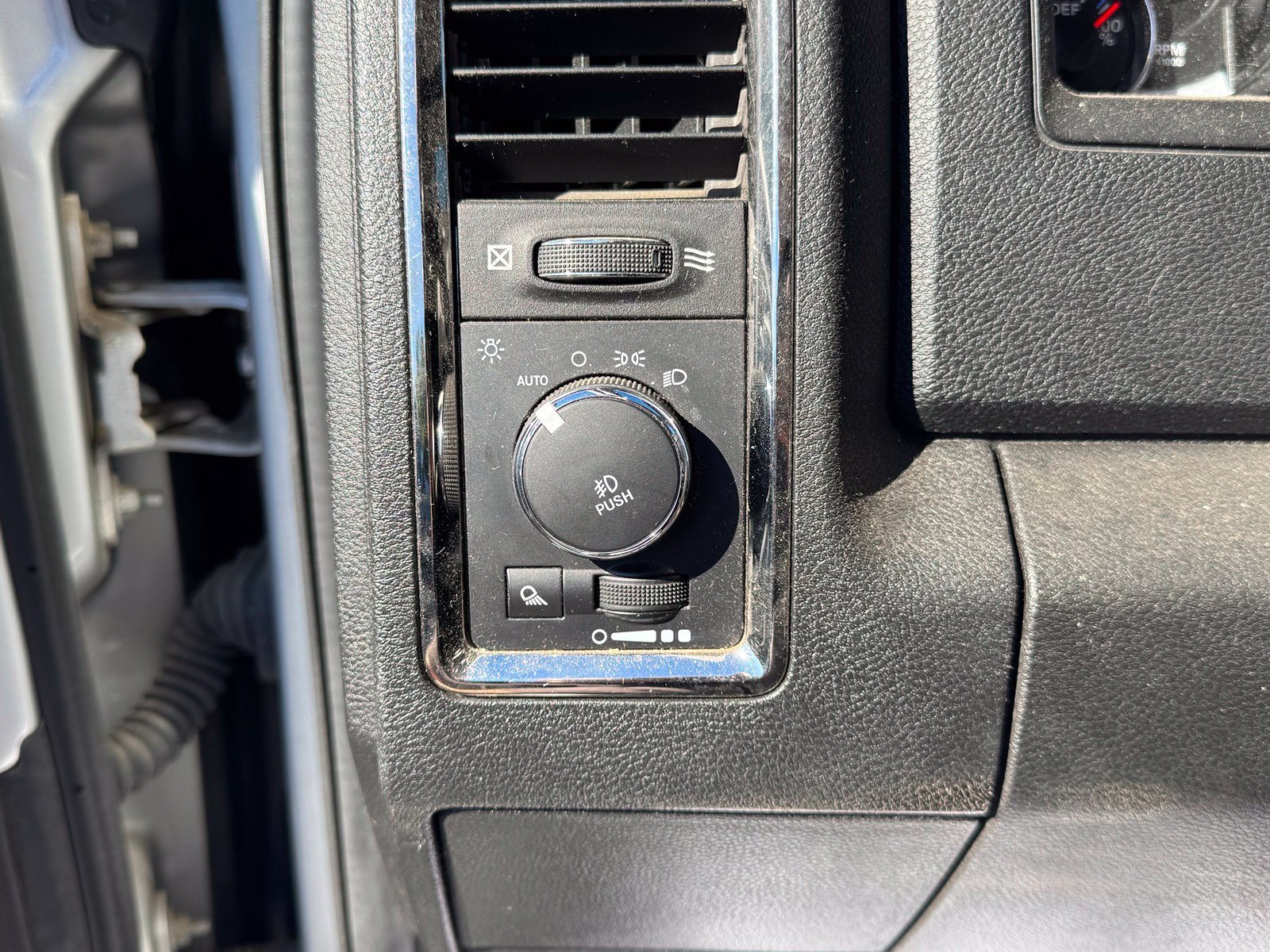 Used 2018 RAM 2500 Laramie w/ Sport Appearance Group AWD/4WD image 15