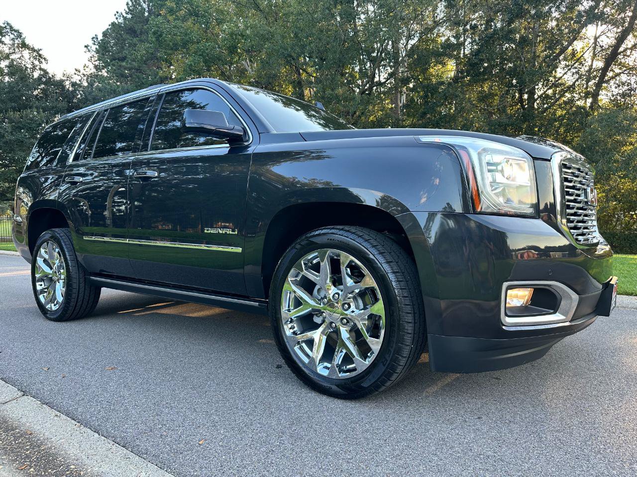 Used 2020 GMC Yukon Denali w/ Denali Ultimate Package RWD image 3