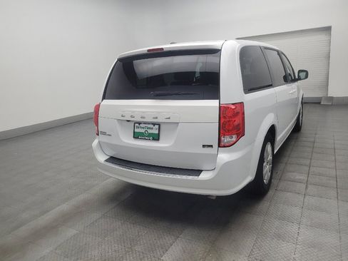 Used 2018 Dodge Grand Caravan SE w/ UConnect Hands-Free Group FWD image 9