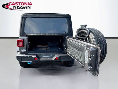 Used 2022 Jeep Wrangler Unlimited Sahara w/ Cold Weather Group AWD/4WD image 36