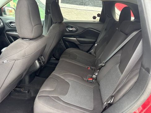 Used 2020 Jeep Cherokee Latitude FWD image 24