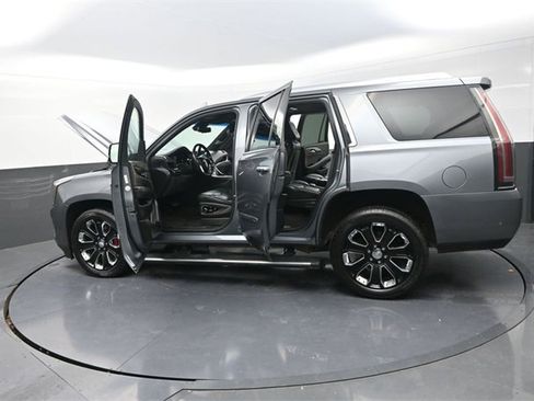 Used 2019 Cadillac Escalade Platinum image 39