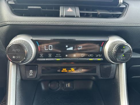 Used 2024 Toyota RAV4 LE AWD/4WD image 18