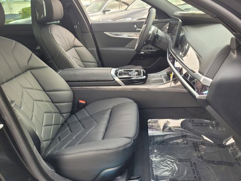 New 2025 BMW 750e xDrive image 17