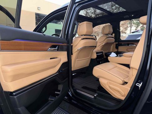 Used 2023 Jeep Grand Wagoneer L Series III image 53