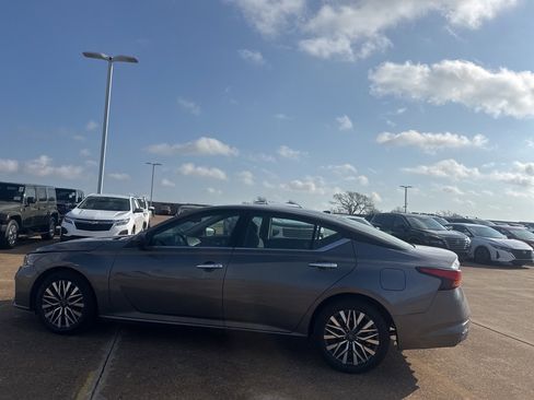 Certified 2025 Nissan Altima 2.5 SV image 14