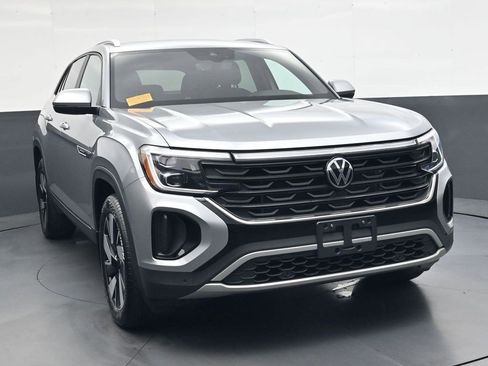 Used 2024 Volkswagen Atlas Cross Sport SE image 9