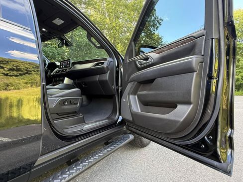 Used 2021 Chevrolet Tahoe Z71 AWD/4WD image 32