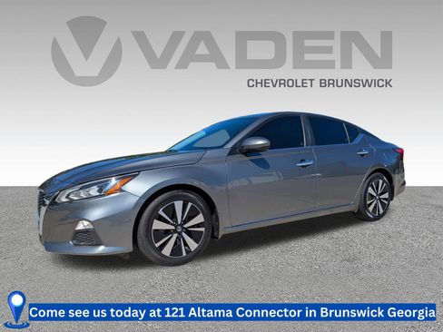Used 2021 Nissan Altima 2.5 SV FWD image 1