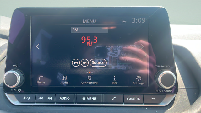 Used 2025 Nissan Rogue SV AWD/4WD image 15
