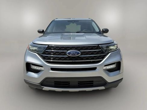 Used 2022 Ford Explorer XLT w/ Equipment Group 202A AWD/4WD image 2