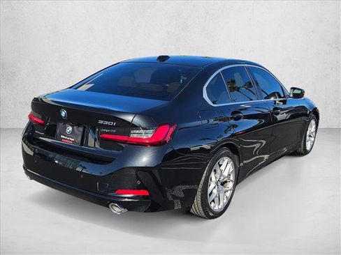 Used 2025 BMW 330i Sedan w/ Premium Package image 5