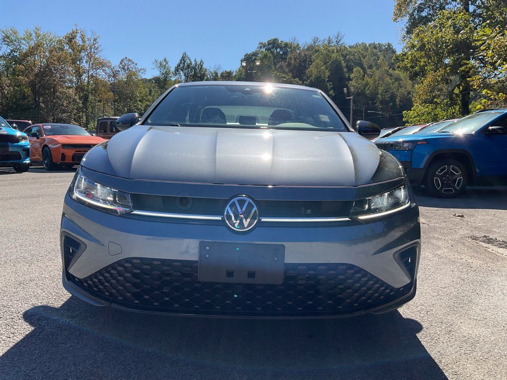 Used 2025 Volkswagen Jetta Sport FWD image 2