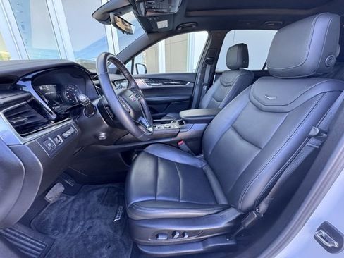Used 2023 Cadillac XT6 Premium Luxury w/ Technology Package image 10