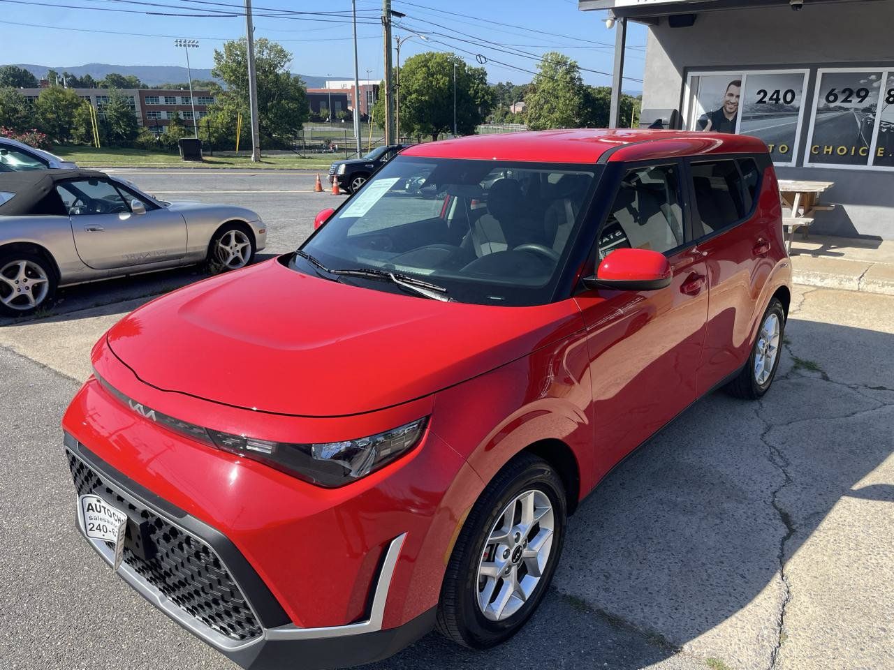 Used 2025 Kia Soul LX w/ LX Technology Package FWD image 34