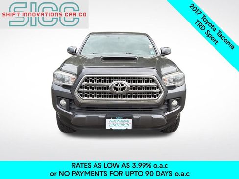 Used 2017 Toyota Tacoma TRD Sport AWD/4WD image 2