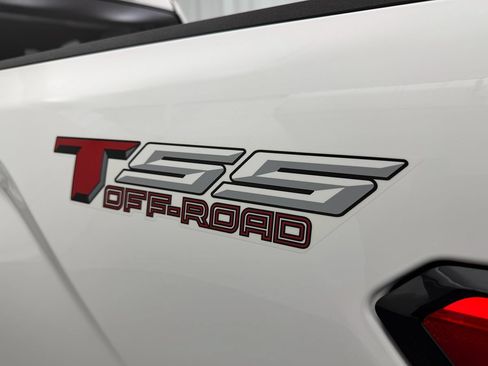 Used 2022 Toyota Tundra SR5 w/ SR5 Convenience Package AWD/4WD image 6