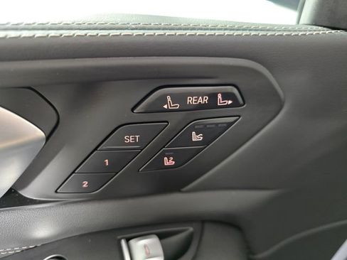 Used 2025 BMW X7 M60i AWD/4WD image 27