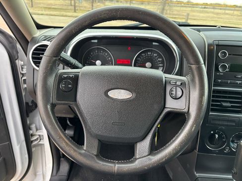 Used 2009 Ford Explorer XLT image 15