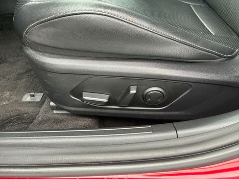 Used 2025 Hyundai Elantra Limited image 23