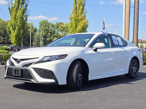 Used 2023 Toyota Camry SE image 17