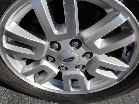 Used 2011 Ford Expedition EL XLT image 16