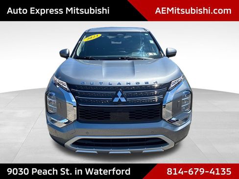 Used 2023 Mitsubishi Outlander SE AWD/4WD image 2