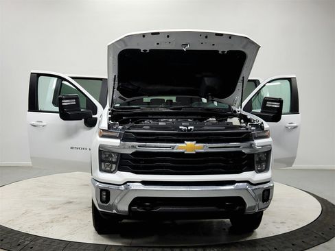 Used 2025 Chevrolet Silverado 2500 LT image 10