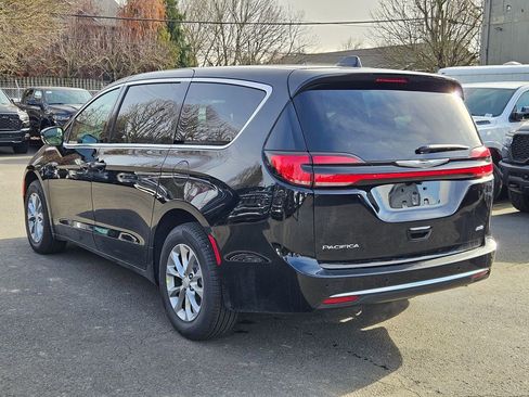 New 2026 Chrysler Pacifica Select image 5