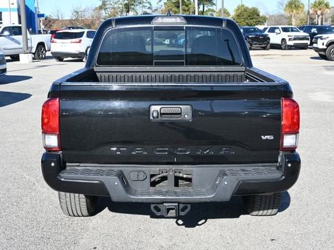 Used 2017 Toyota Tacoma SR image 4