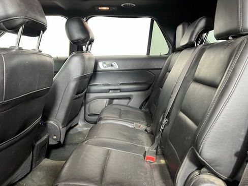 Used 2014 Ford Explorer XLT w/ Equipment Group 202A image 9