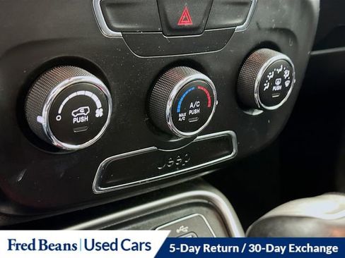 Used 2018 Jeep Compass Latitude AWD/4WD image 23