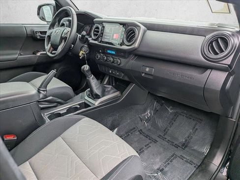 Used 2022 Toyota Tacoma TRD Off-Road image 19