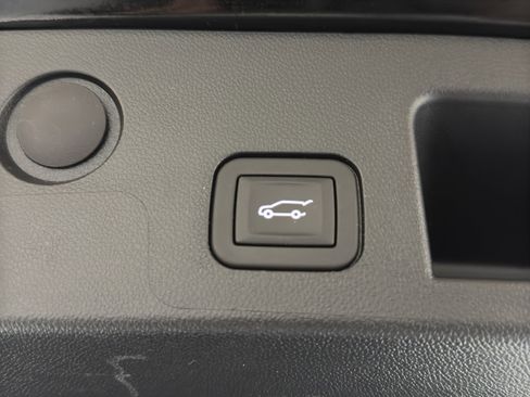 Used 2025 Chevrolet Equinox LT w/ Convenience Package II image 21