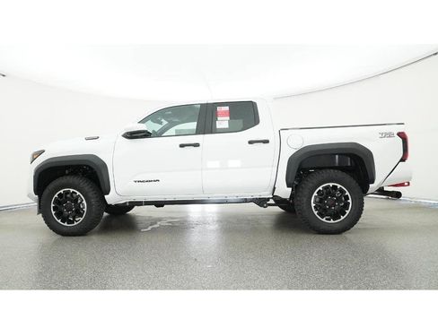 New 2025 Toyota Tacoma TRD Off-Road AWD/4WD image 19