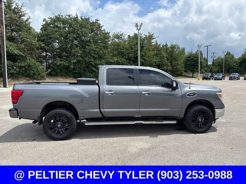 Used 2019 Nissan Titan SV w/ SV Convenience Package AWD/4WD image 9