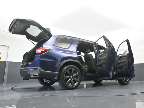 Used 2025 Honda Pilot Sport image 57
