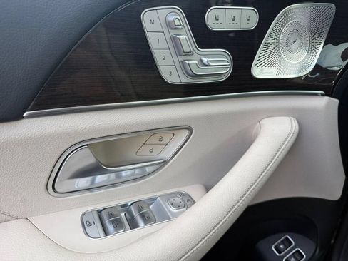 Used 2025 Mercedes-Benz GLE 450e 4MATIC image 11