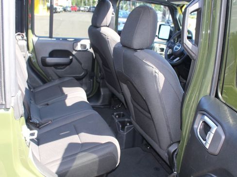 Used 2021 Jeep Gladiator Sport image 14