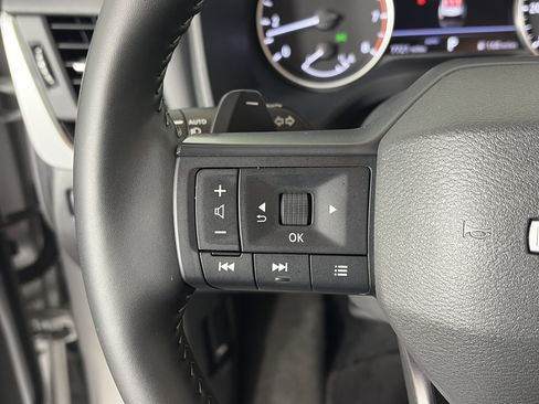 Used 2025 Nissan Rogue SV image 28