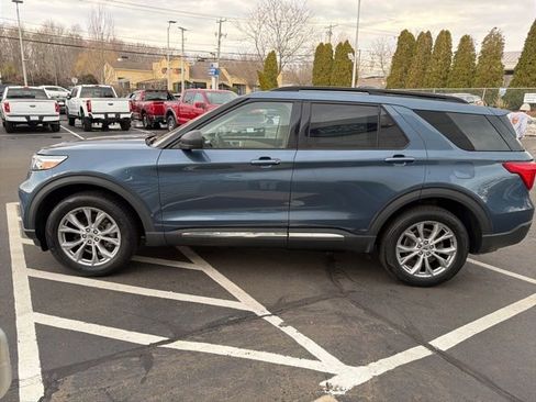 Used 2020 Ford Explorer XLT w/ Equipment Group 202A image 4