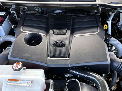 Used 2025 Toyota Tundra Limited AWD/4WD image 33