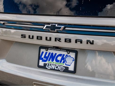 Used 2023 Chevrolet Suburban Z71 w/ Luxury Package AWD/4WD image 15