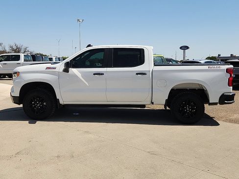 Used 2024 Chevrolet Silverado 1500 LT Trail Boss w/ Convenience Package II AWD/4WD image 2