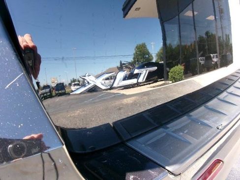 Used 2023 Ford Explorer XLT AWD/4WD image 8