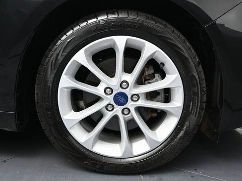 Used 2020 Ford Fusion SE image 12