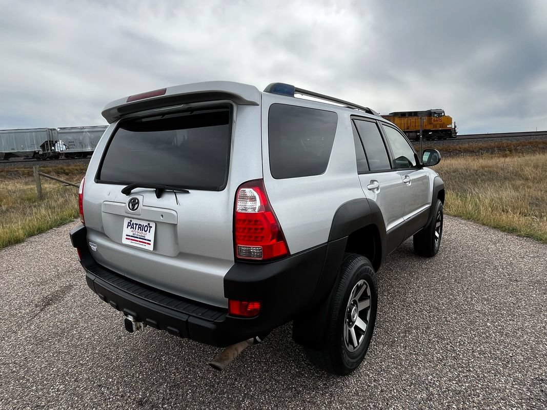 Used 2003 Toyota 4Runner SR5 AWD/4WD image 5